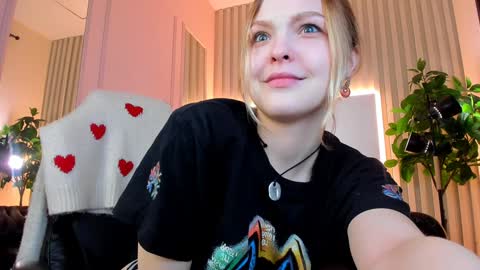 Snapshot of alice_tucci chatting on January 14, 5:01 pm Alice online show from January 14, 5:01 pm