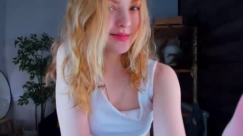 Snapshot of alice_tucci chatting on February 20, 1:40 pm Alice online show from February 20, 1:40 pm