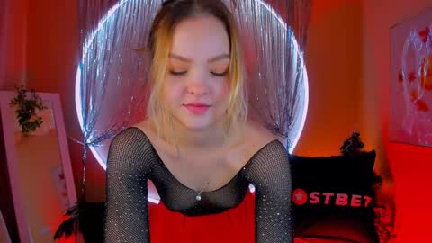 Snapshot of alice_tucci chatting on December 20, 1:43 pm Alice online show from December 20, 1:43 pm