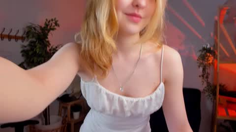 Snapshot of alice_tucci chatting on January 25, 1:35 pm Alice online show from January 25, 1:35 pm