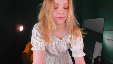 Snapshot of alice_tucci chatting on February 15, 2:55 pm Alice online show from February 15, 2:55 pm