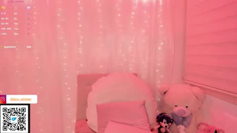 Snapshot of alice_wiinter chatting on September 25, 7:23 pm Alice online show from September 25, 7:23 pm