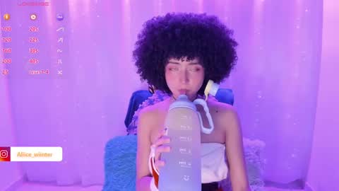 Snapshot of alice_wiinter chatting on December 24, 7:33 pm Alice online show from December 24, 7:33 pm