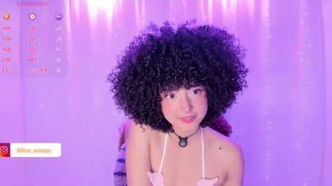 Snapshot of alice_wiinter chatting on February 21, 9:22 pm Alice online show from February 21, 9:22 pm