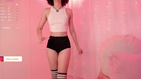 Snapshot of alice_wiinter chatting on October 4, 6:23 pm Alice online show from October 4, 6:23 pm