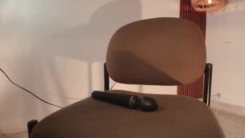 Snapshot of aliceblaker_ chatting on September 19, 4:44 am aliceblaker_ online show from September 19, 4:44 am