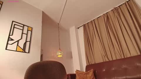 Snapshot of aliceblaker_ chatting on October 2, 5:34 am aliceblaker_ online show from October 2, 5:34 am