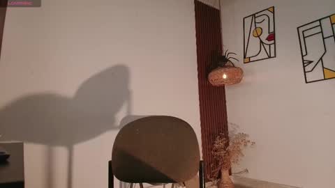 Snapshot of aliceblaker_ chatting on October 7, 3:00 am aliceblaker_ online show from October 7, 3:00 am