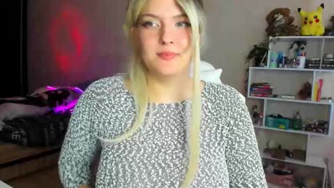 Snapshot of alicecaseyy chatting on October 7, 9:03 am AliceCasey online show from October 7, 9:03 am