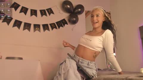 Snapshot of aliceclark__ chatting on October 4, 5:50 pm Alice online show from October 4, 5:50 pm