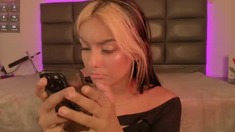 Snapshot of aliceclark__ chatting on September 12, 2:13 pm Alice online show from September 12, 2:13 pm
