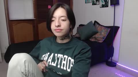 alicee_logan_ online show from October 17, 2:26 am