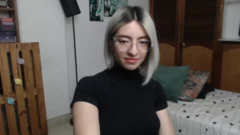 alicee_logan_ online show from June 4, 1:44 am