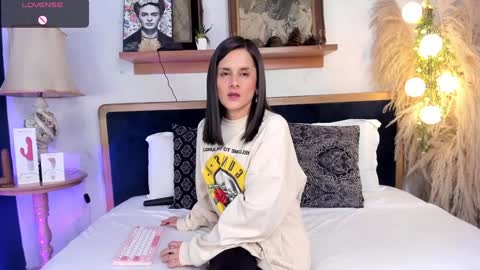 Snapshot of alicee_milf_ chatting on January 24, 11:15 am Aleja online show from January 24, 11:15 am