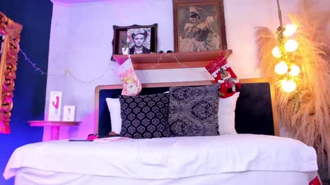 Snapshot of alicee_milf_ chatting on December 23, 11:47 am Aleja online show from December 23, 11:47 am