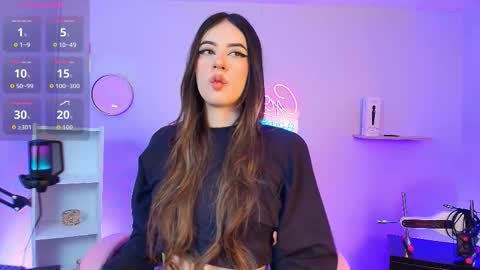 Snapshot of alicee_vixen chatting on October 13, 12:19 pm Alice online show from October 13, 12:19 pm