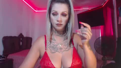 Snapshot of aliceesmiths chatting on December 15, 3:31 pm aliceesmiths online show from December 15, 3:31 pm