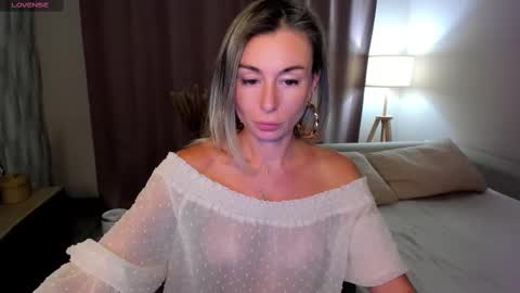 Snapshot of aliceevan chatting on February 13, 3:35 pm Daniella online show from February 13, 3:35 pm