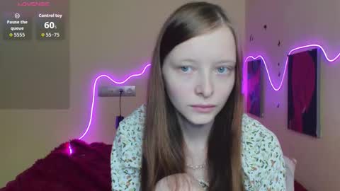 Snapshot of alicehariss chatting on October 7, 1:10 am Alie online show from October 7, 1:10 am
