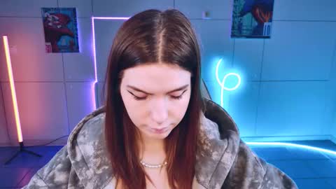 Snapshot of aliceinredsquare_ chatting on September 25, 5:28 am Alice online show from September 25, 5:28 am