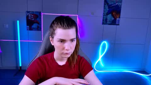 Snapshot of aliceinredsquare_ chatting on October 10, 5:23 am Alice online show from October 10, 5:23 am