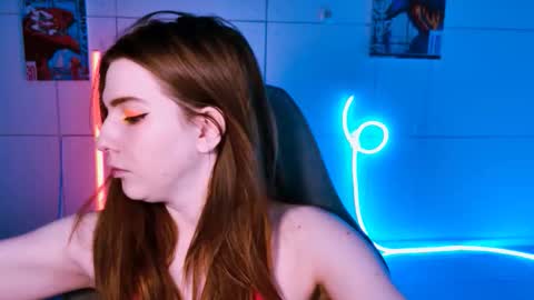 Snapshot of aliceinredsquare_ chatting on October 1, 5:12 am Alice online show from October 1, 5:12 am