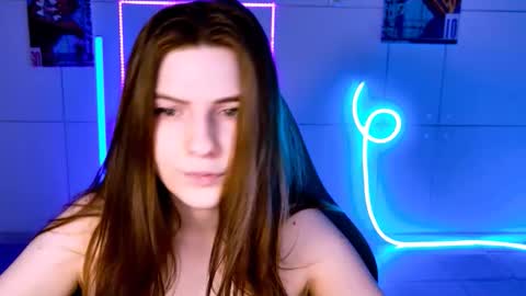 Snapshot of aliceinredsquare_ chatting on October 2, 5:23 am Alice online show from October 2, 5:23 am