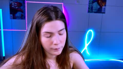 Snapshot of aliceinredsquare_ chatting on October 9, 5:22 am Alice online show from October 9, 5:22 am