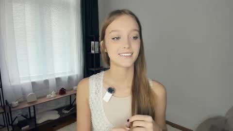 Snapshot of alicemelison chatting on October 18, 8:28 am Serena online show from October 18, 8:28 am