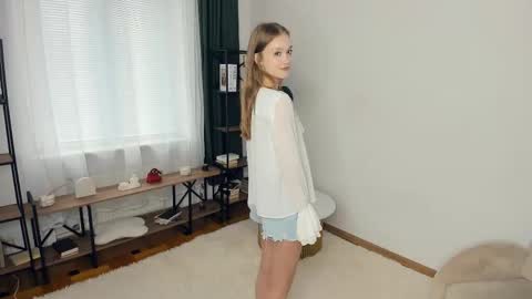 Snapshot of alicemelison chatting on October 7, 8:52 am Serena online show from October 7, 8:52 am
