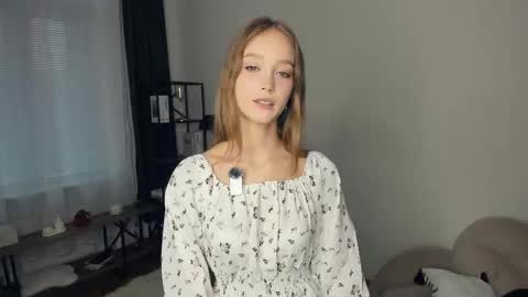Snapshot of alicemelison chatting on October 6, 8:42 am Serena online show from October 6, 8:42 am
