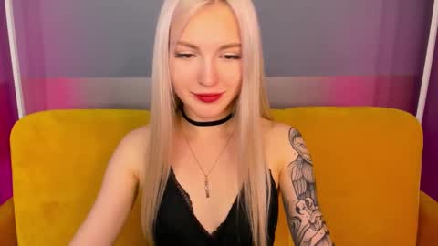Snapshot of alicemonro chatting on October 6, 9:26 am alicemonro online show from October 6, 9:26 am