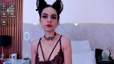 Snapshot of alicenoir_ chatting on February 6, 2:37 pm alicenoir_ online show from February 6, 2:37 pm