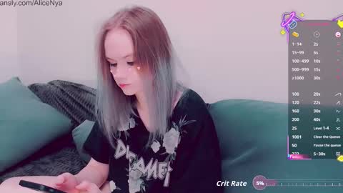 Snapshot of alicenya chatting on October 3, 4:39 am Alice online show from October 3, 4:39 am