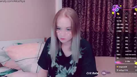 Snapshot of alicenya chatting on October 12, 6:05 am Alice online show from October 12, 6:05 am