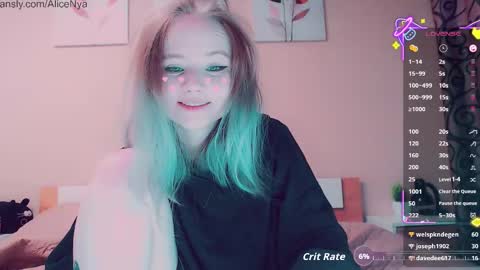 Snapshot of alicenya chatting on October 5, 5:01 am Alice online show from October 5, 5:01 am