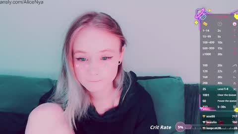 Snapshot of alicenya chatting on October 15, 6:27 am Alice online show from October 15, 6:27 am
