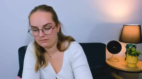 alicesensitive online show from November 18, 4:08 pm