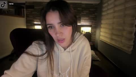 Snapshot of alicewillow chatting on March 5, 2:14 am Alice online show from March 5, 2:14 am