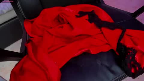 Snapshot of alicia_carr chatting on October 16, 10:56 pm Alicia online show from October 16, 10:56 pm