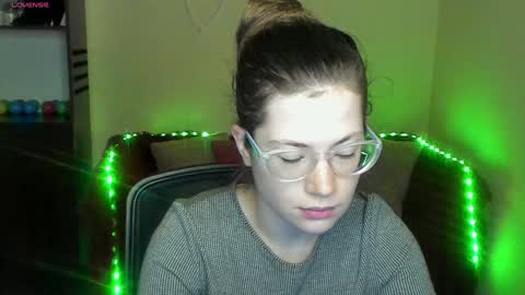 Snapshot of alicia_folow chatting on January 20, 6:21 am Alicia online show from January 20, 6:21 am