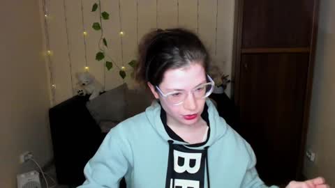 Snapshot of alicia_folow chatting on January 26, 6:28 am Alicia online show from January 26, 6:28 am