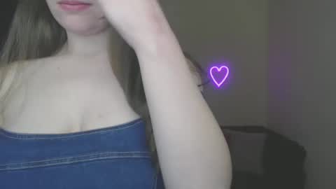 Snapshot of alicia_folow chatting on February 22, 4:48 pm Alicia online show from February 22, 4:48 pm