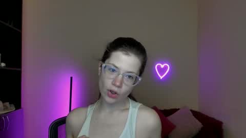 Snapshot of alicia_folow chatting on March 2, 6:27 am Alicia online show from March 2, 6:27 am
