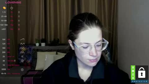 Snapshot of alicia_folow chatting on October 2, 11:37 am Alicia online show from October 2, 11:37 am