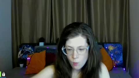 Snapshot of alicia_folow chatting on February 12, 4:33 am Alicia online show from February 12, 4:33 am
