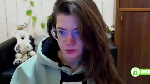 Snapshot of alicia_folow chatting on February 23, 6:22 am Alicia online show from February 23, 6:22 am