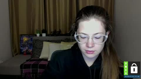 Snapshot of alicia_folow chatting on September 17, 11:30 am Alicia online show from September 17, 11:30 am