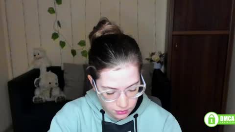 Snapshot of alicia_folow chatting on February 1, 12:26 pm Alicia online show from February 1, 12:26 pm