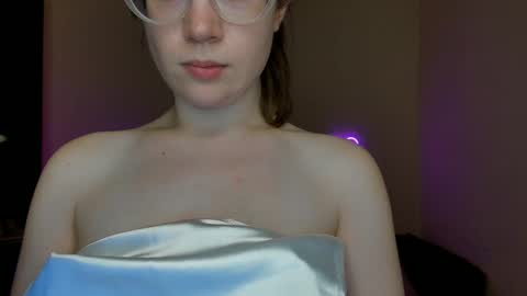 Snapshot of alicia_folow chatting on March 1, 4:44 pm Alicia online show from March 1, 4:44 pm